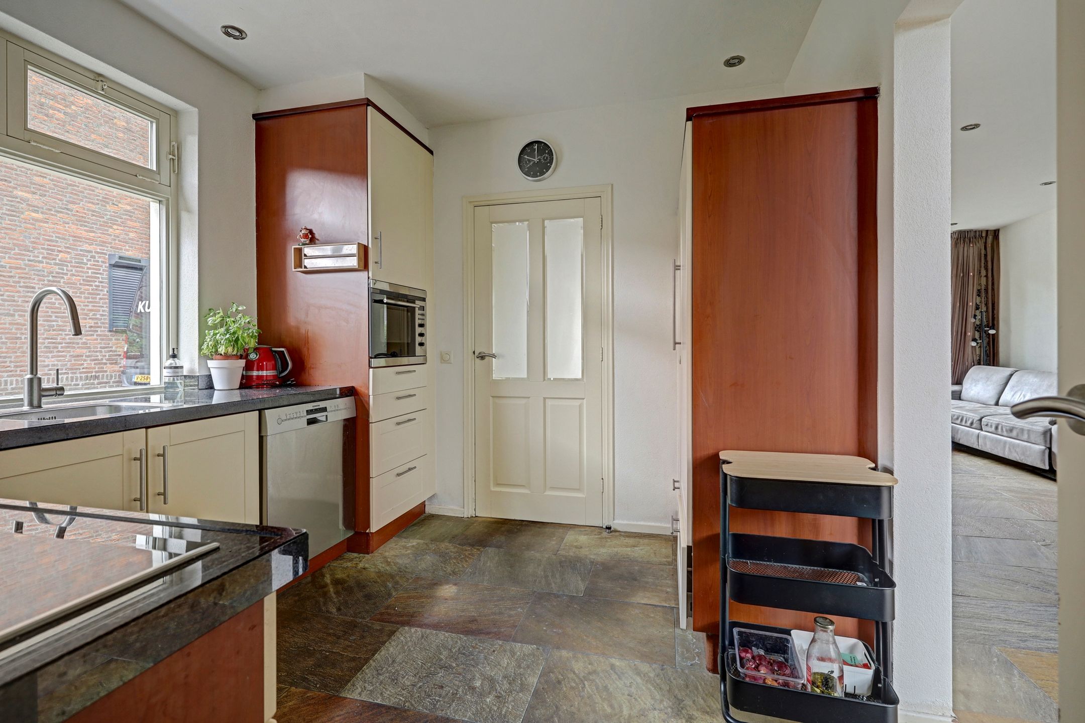 Photo 12 of Deken van Baarstraat 49