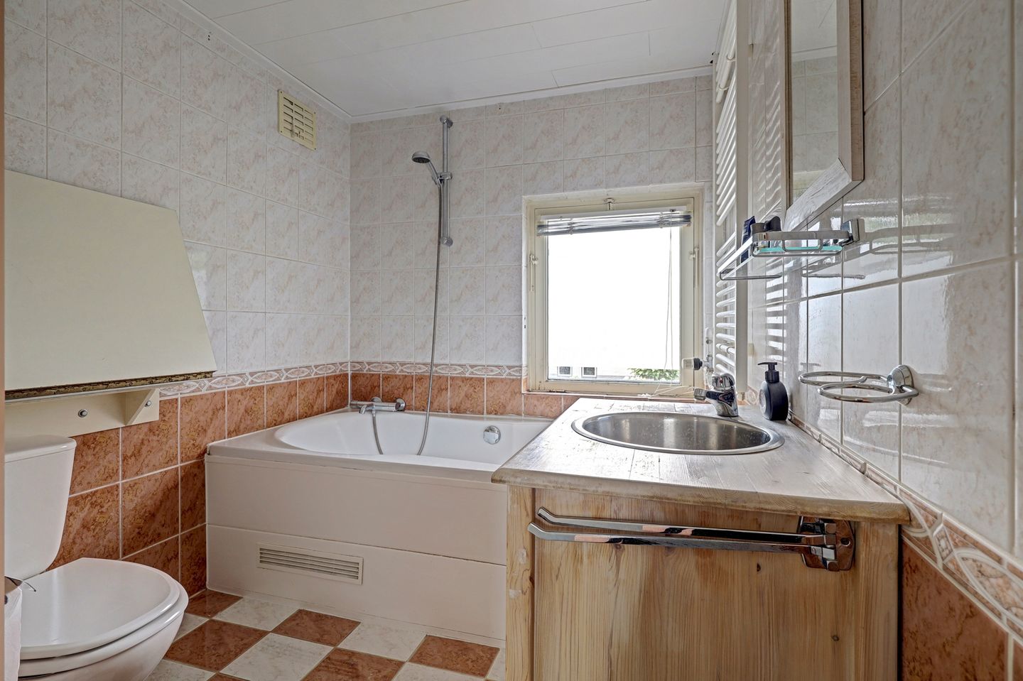 Photo 19 of Deken van Baarstraat 49