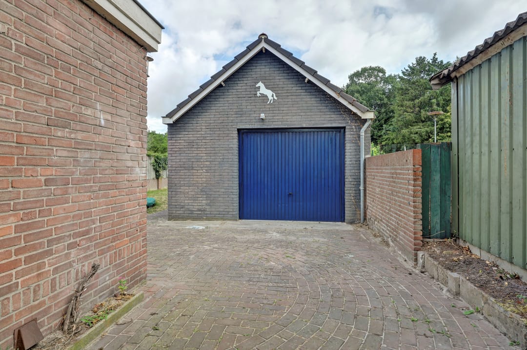 Photo 32 of Deken van Baarstraat 49
