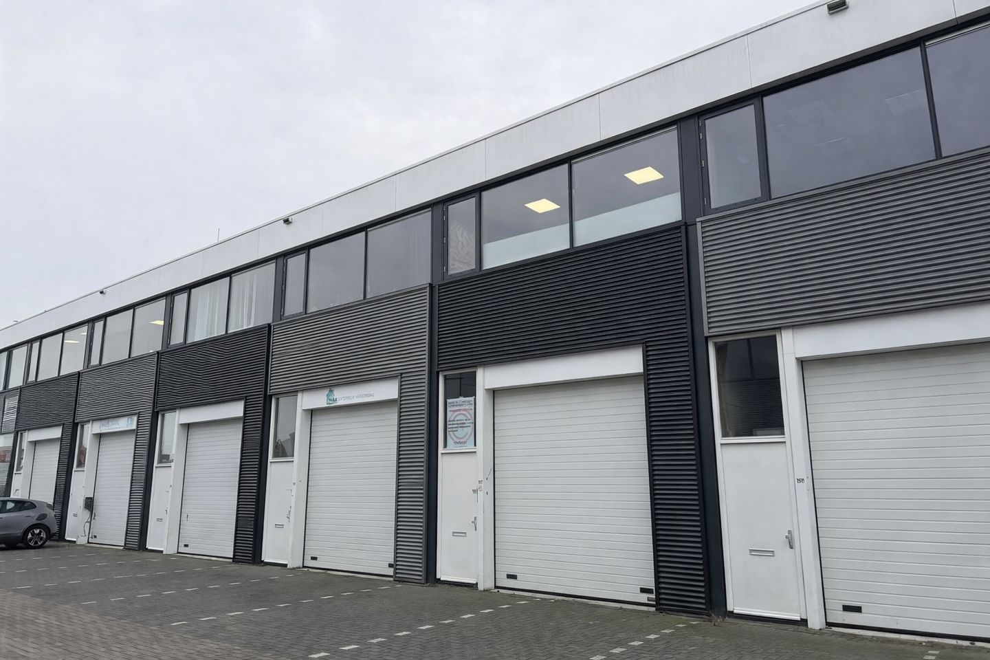 View photo 2 of Konijnenberg 157