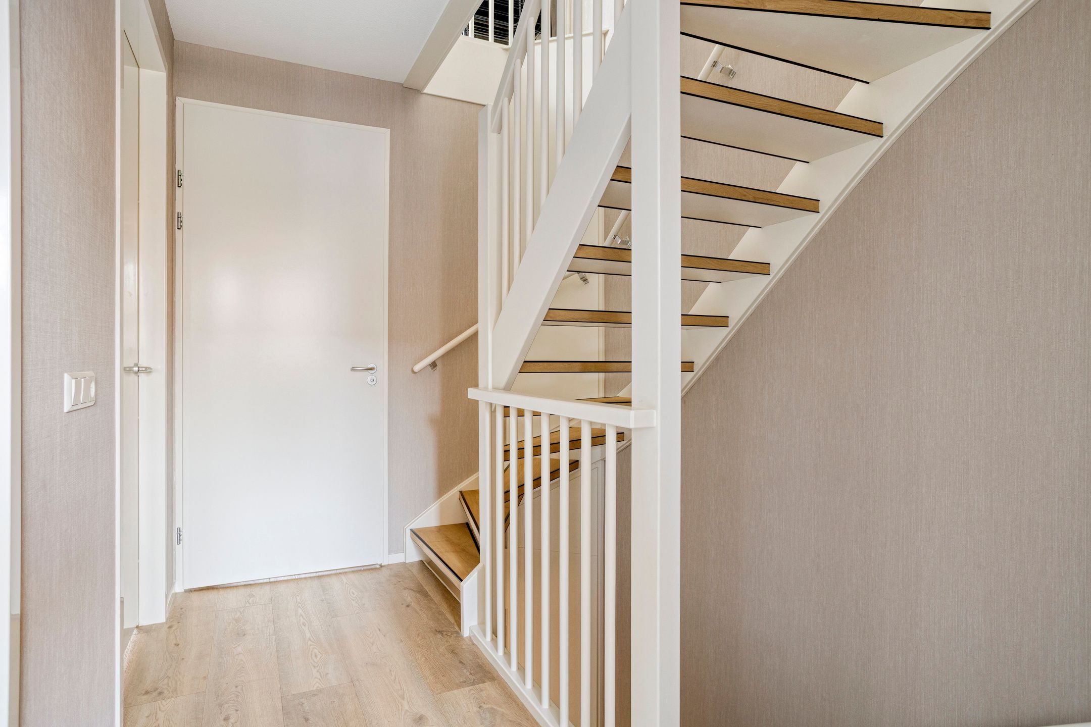 Photo 12 of Lange Wagenstraat 16