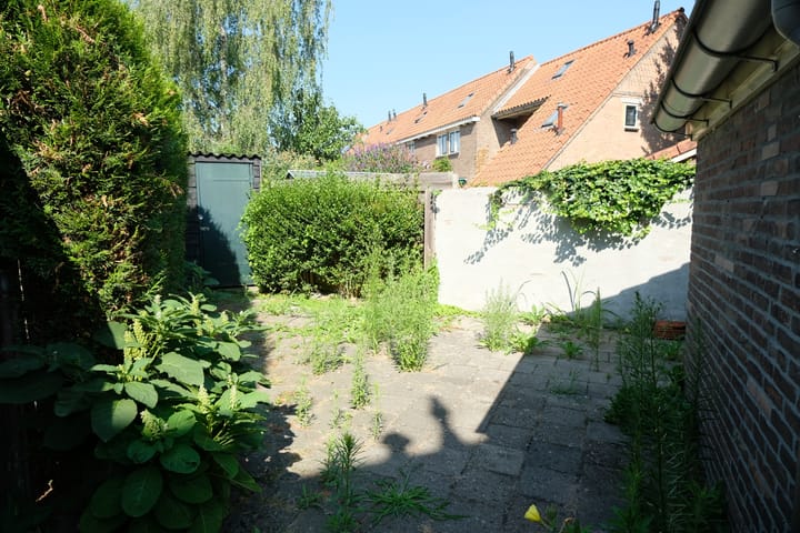 Twee-onder-één-kap te koop: Badhuisplein 40, Tiel
