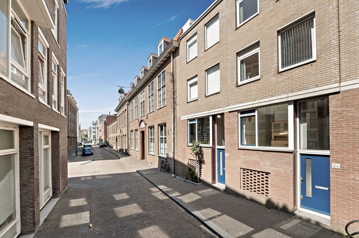 Tussenwoning te koop: Lange Lombardstraat 46, 'S-Gravenhage