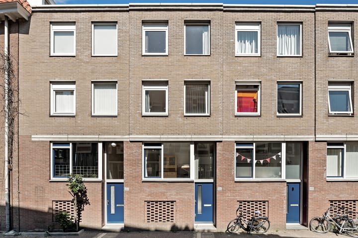 Tussenwoning te koop: Lange Lombardstraat 46, 'S-Gravenhage