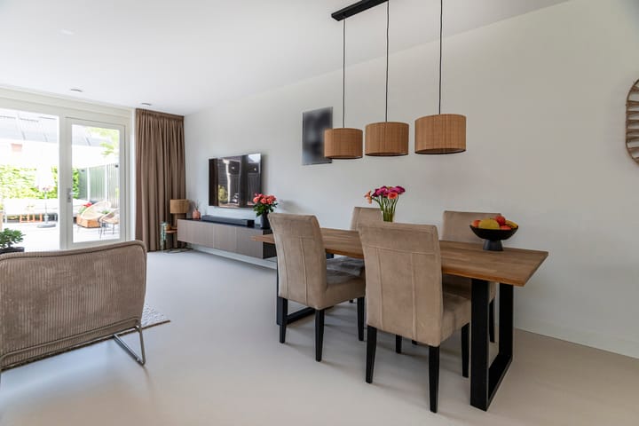 Tussenwoning te koop: Edgar du Perronstraat 31, 'S-Gravenhage
