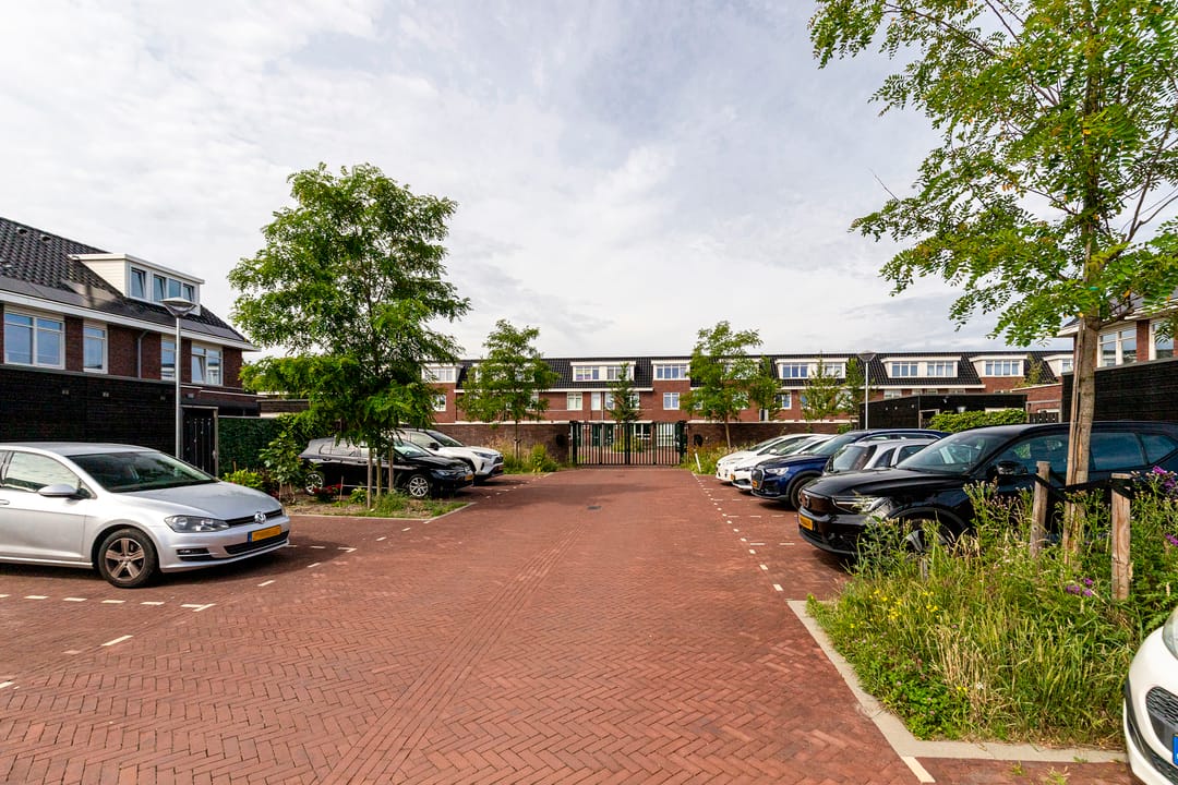Photo 43 of Edgar du Perronstraat 31