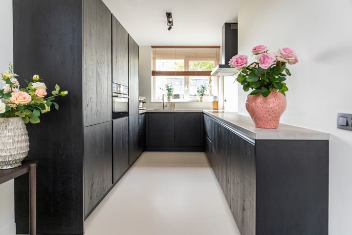 Tussenwoning te koop: Edgar du Perronstraat 31, 'S-Gravenhage