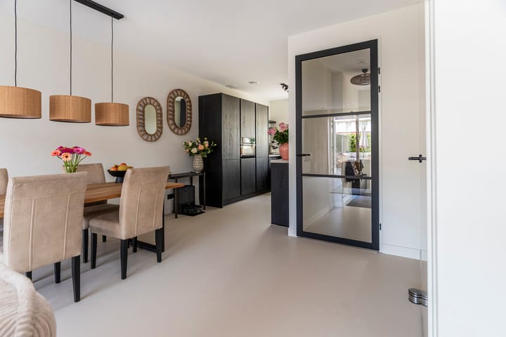 Tussenwoning te koop: Edgar du Perronstraat 31, 'S-Gravenhage