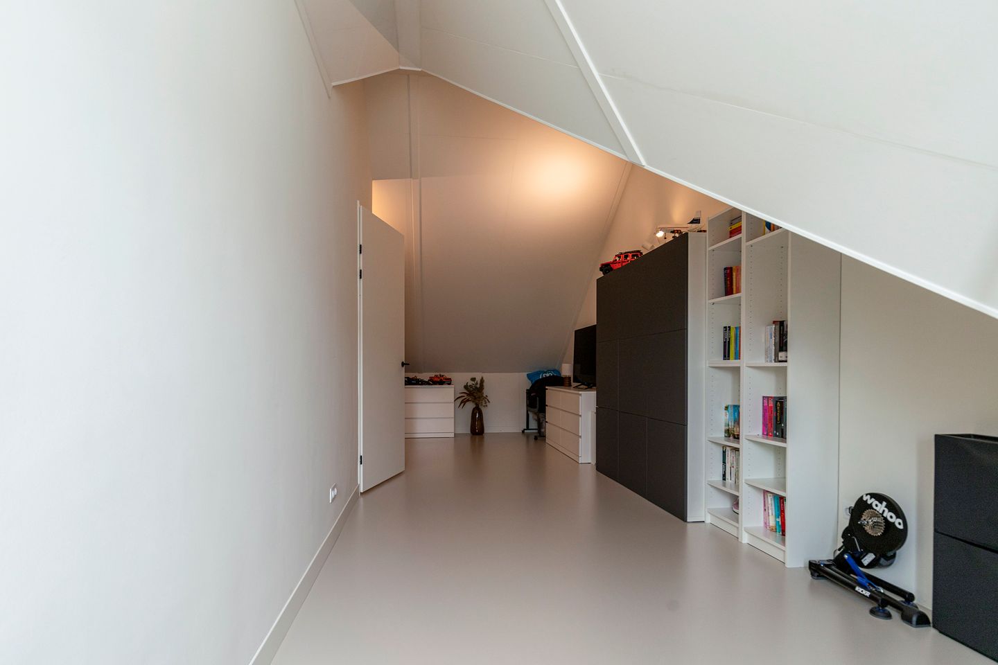 Photo 40 of Edgar du Perronstraat 31