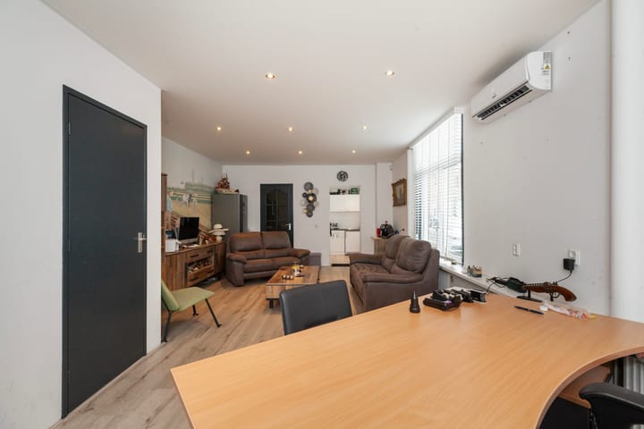 Hoekwoning te koop: Rozenburgerplein 5, Schiedam