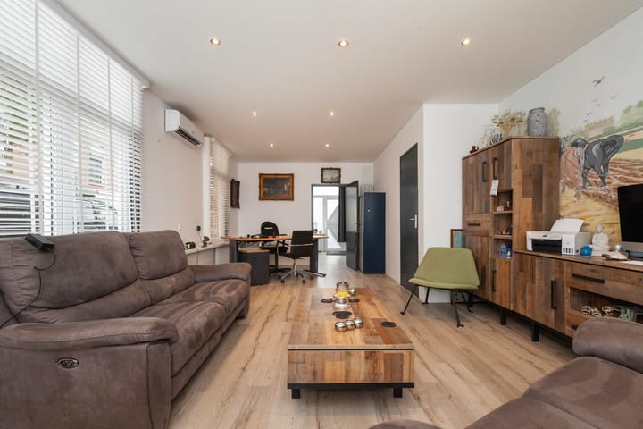 Hoekwoning te koop: Rozenburgerplein 5, Schiedam
