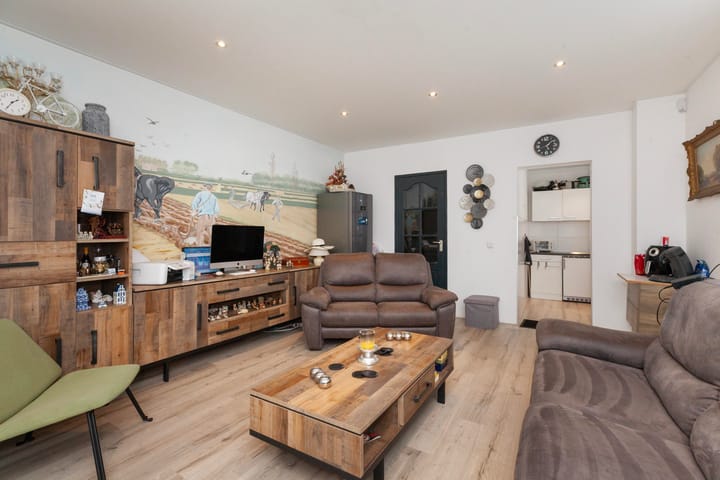 Hoekwoning te koop: Rozenburgerplein 5, Schiedam