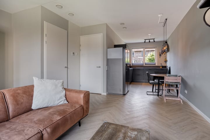 Tussenwoning te koop: Burgemeester Galleestr 77, Vorden