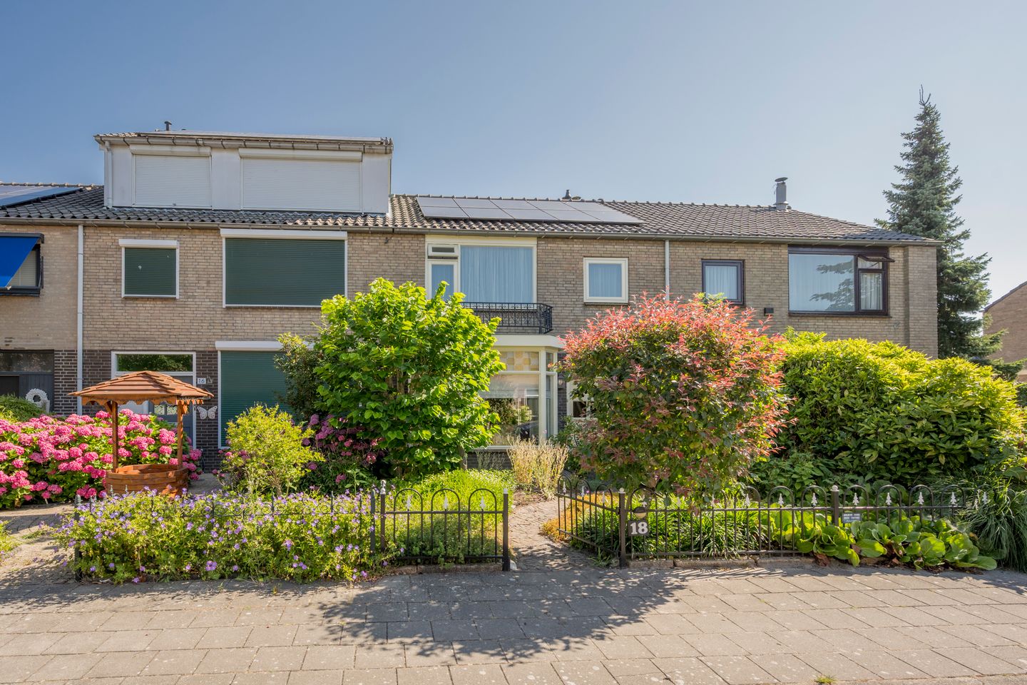 Foto 1 van Esdoornlaan 18