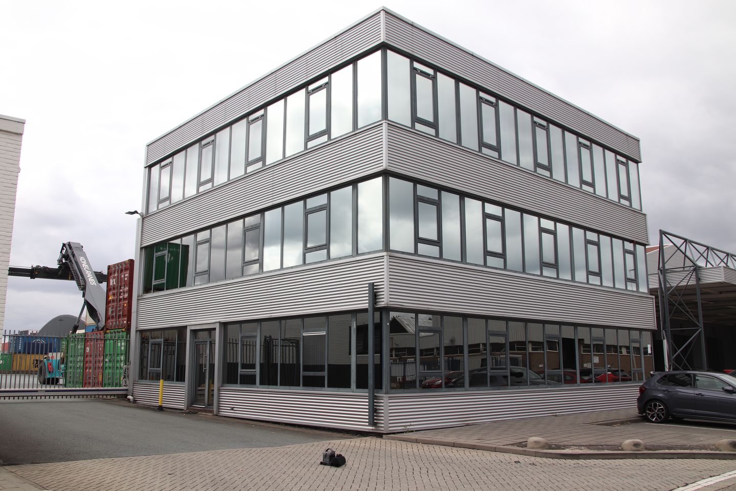 Bekijk foto 1 van Van Maasdijkweg 17