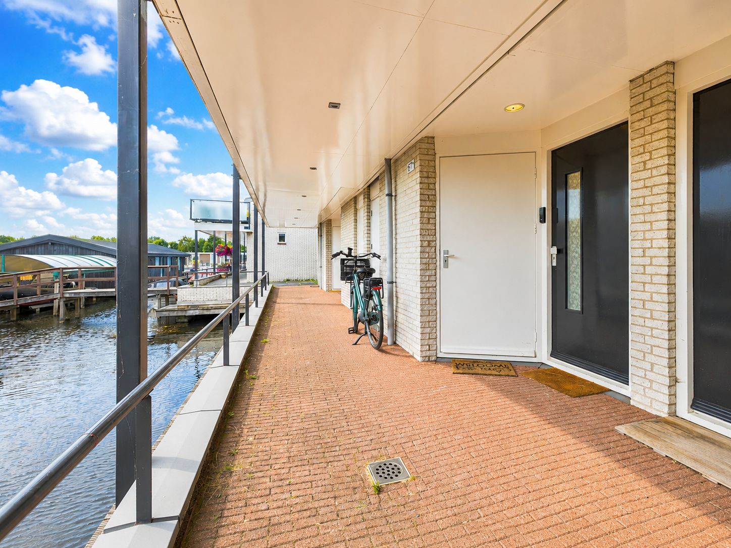 1-bedroom freehold villa in Vinkeveen — photo 2 of 5
