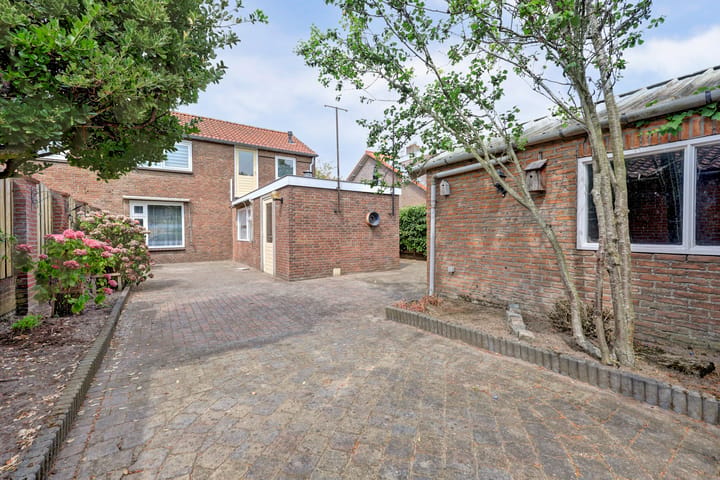 Foto 2 van A C de Ruijter van Steveninckstraat 4