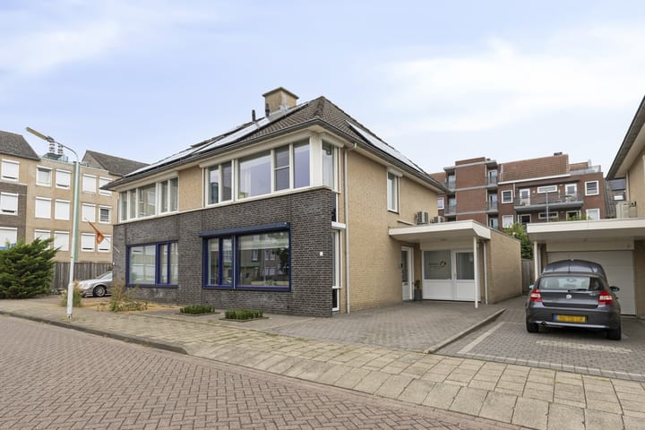 Foto 2 van Strausslaan 3