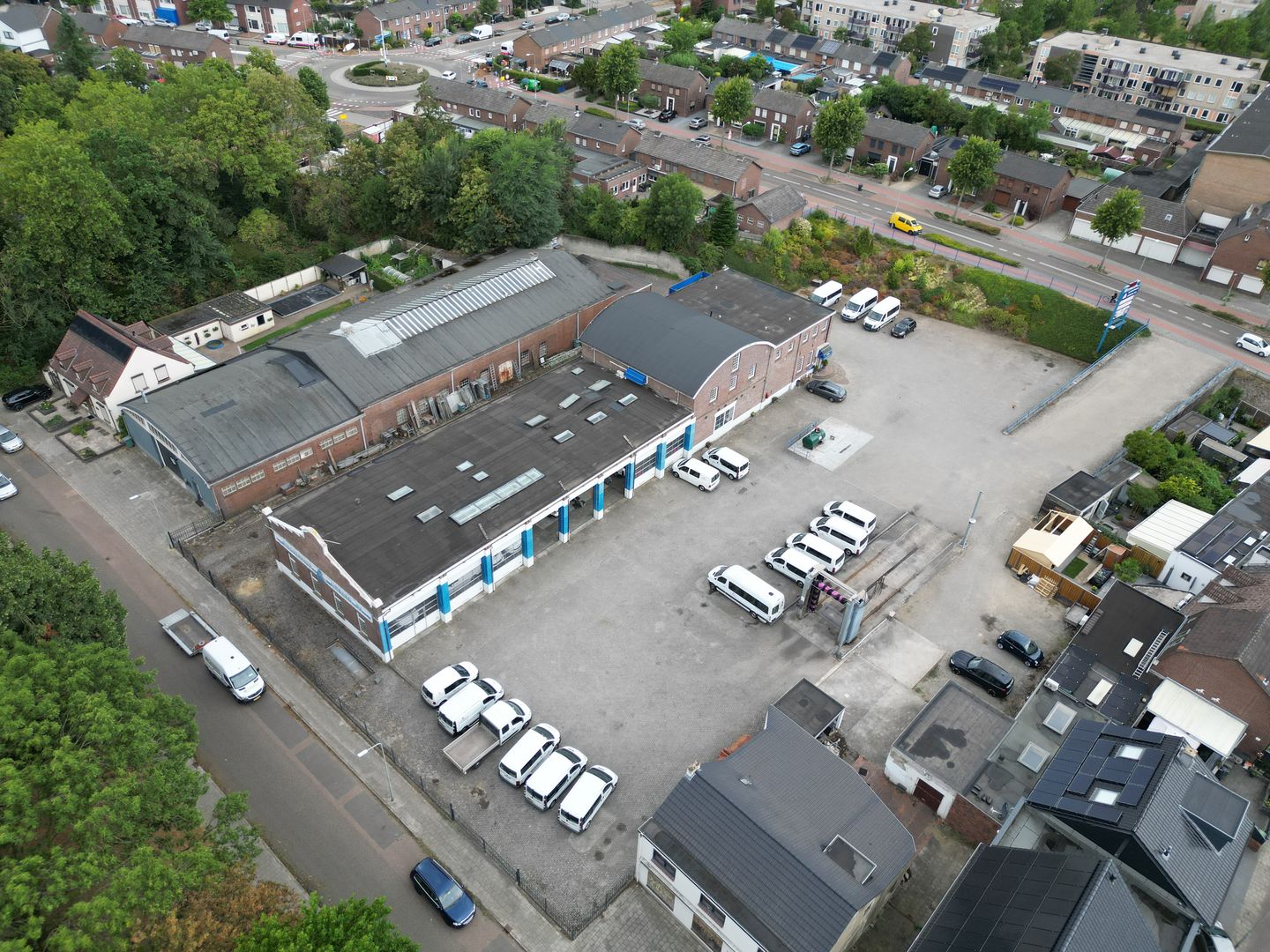 View photo 2 of Bredeweg 397