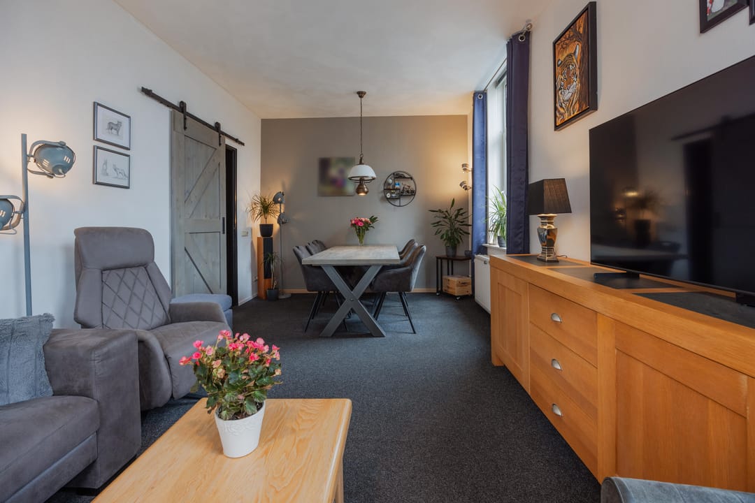 Photo 11 of Spoorstraat 57