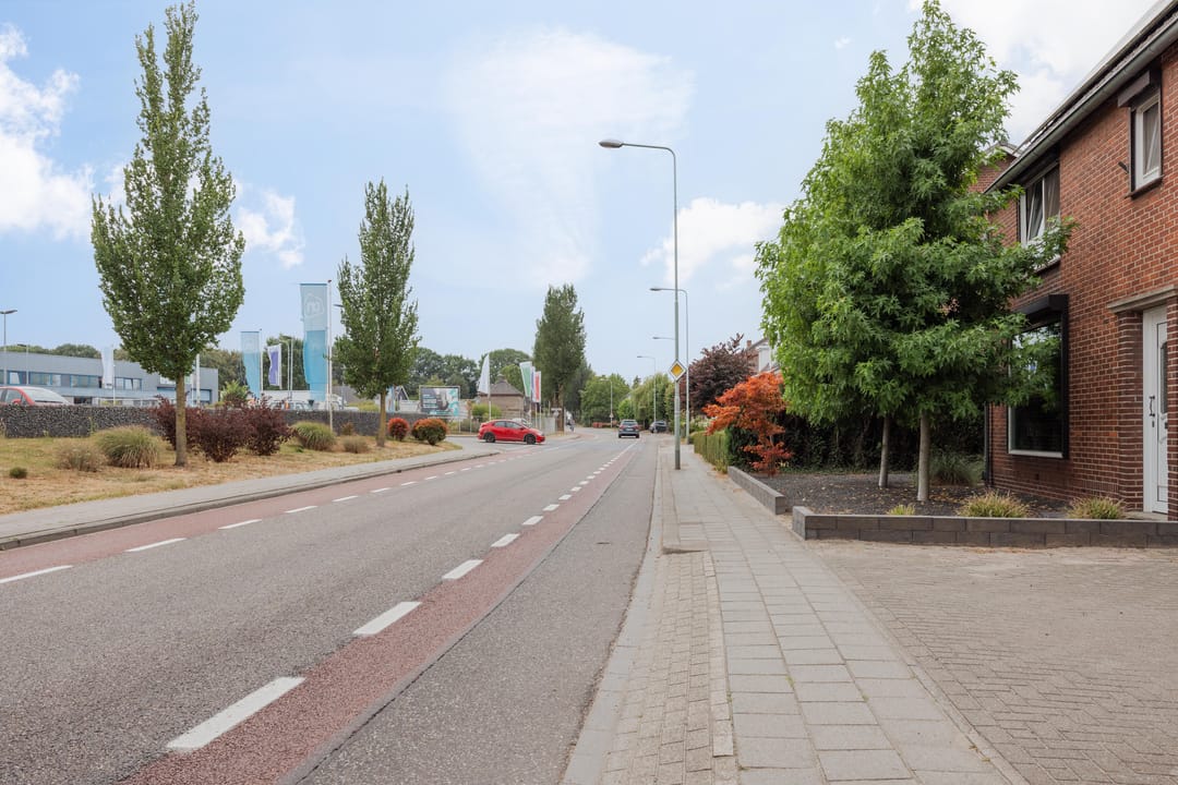 Photo 41 of Spoorstraat 57