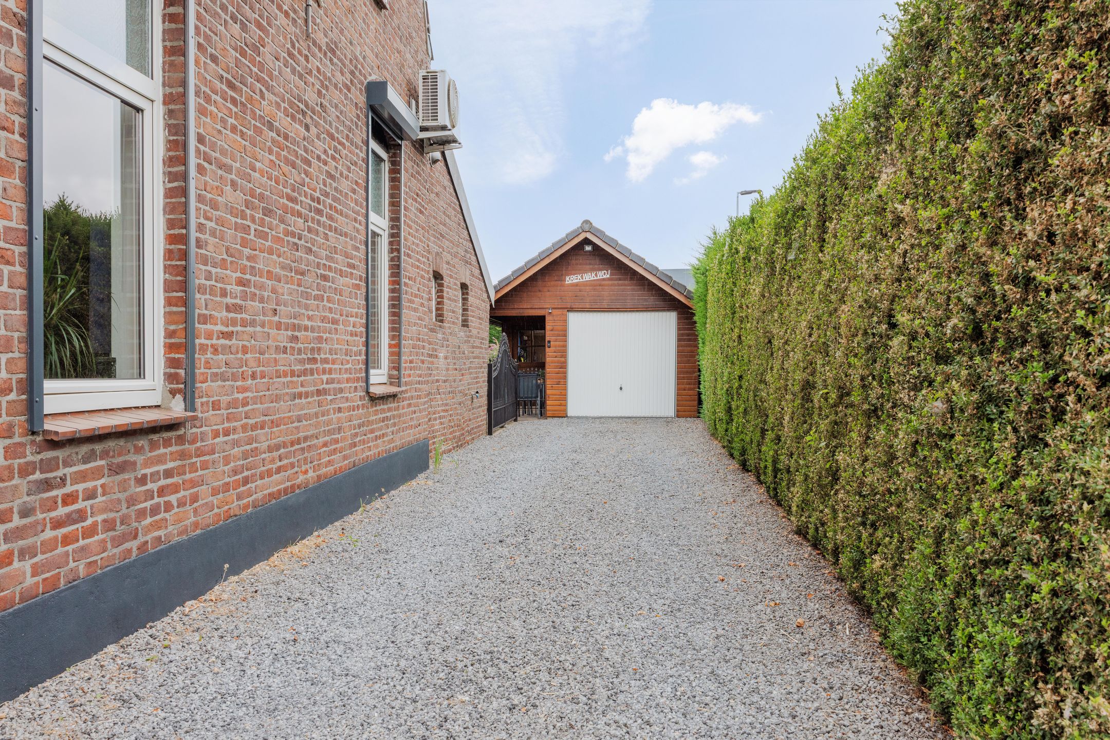 Photo 39 of Spoorstraat 57