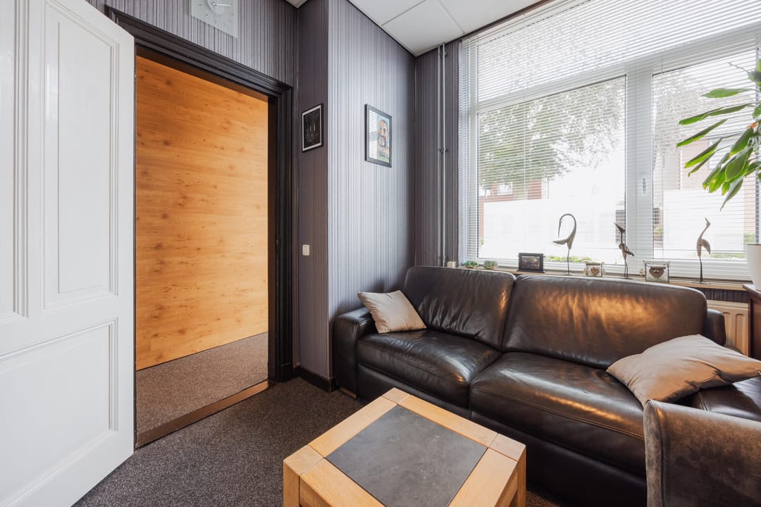 Photo 17 of Spoorstraat 57