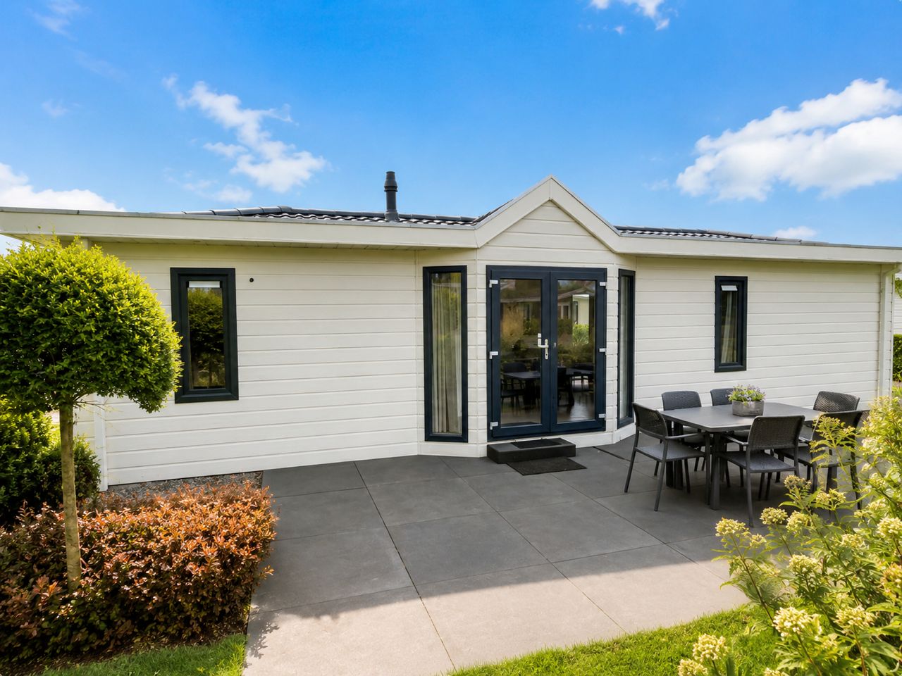 3-bedroom freehold villa in Dordrecht — photo 2 of 5