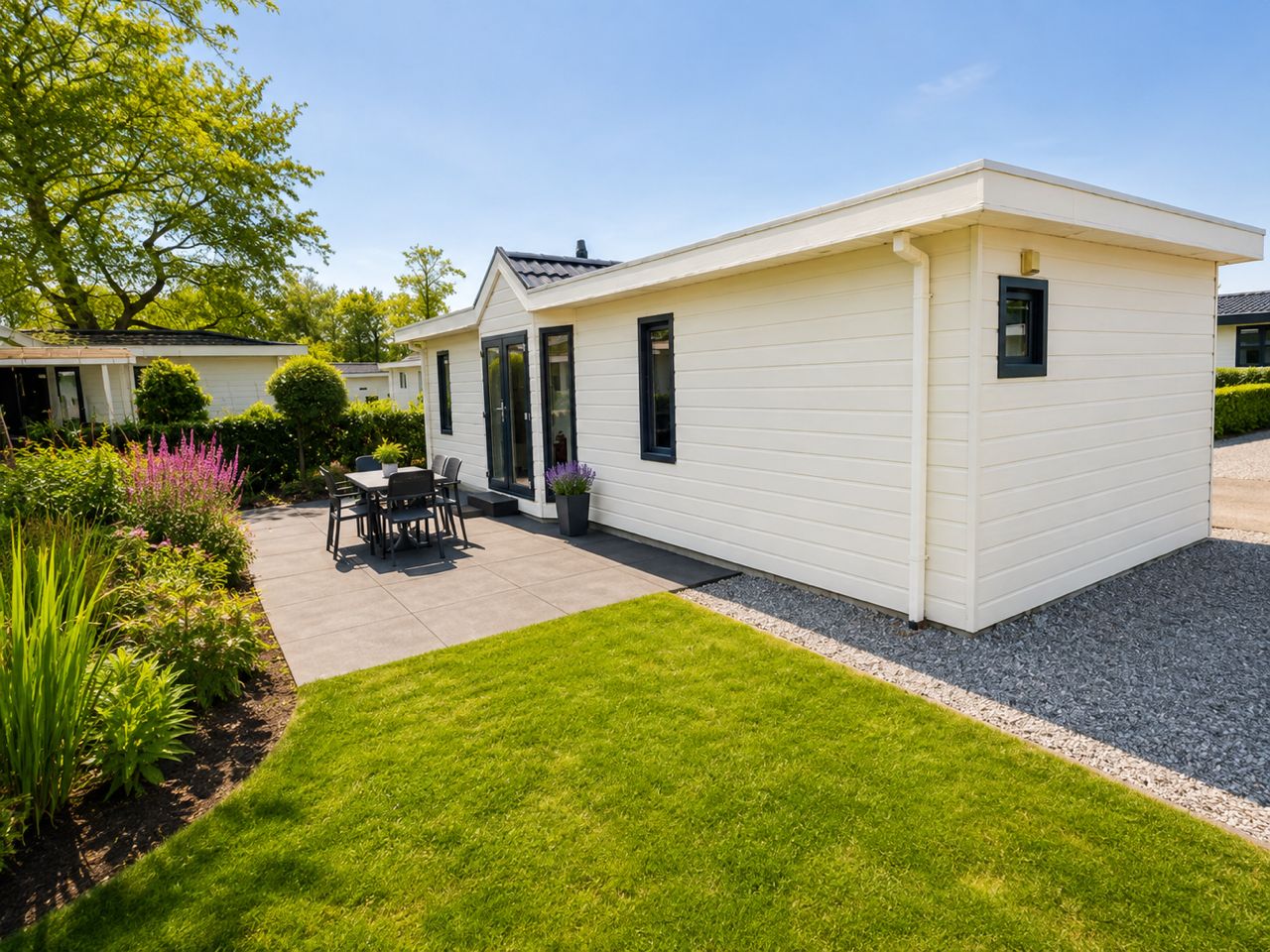 3-bedroom freehold villa in Dordrecht — photo 1 of 5