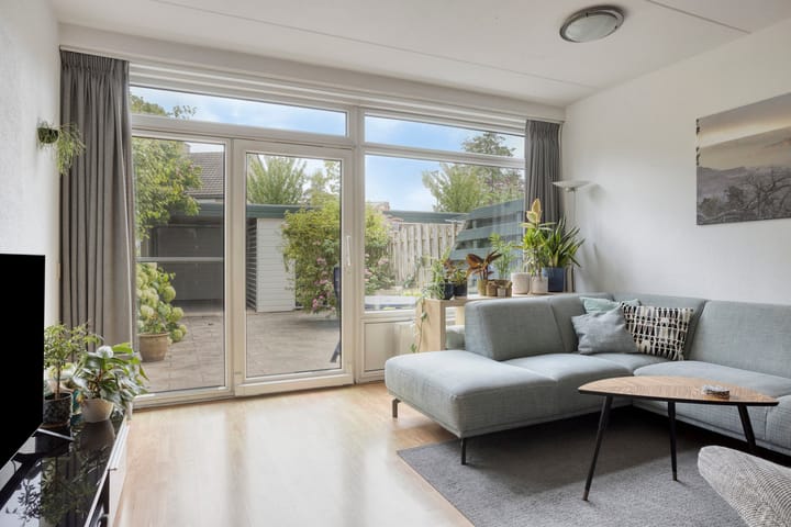 Tussenwoning te koop: Pluimzeggekreek 2, Leiderdorp