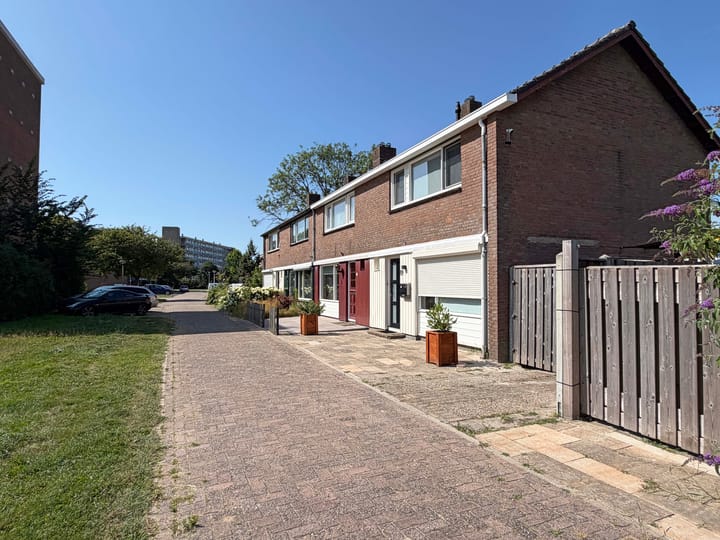 Tussenwoning te koop: Rogier vd Weijdenstr 21, Coevorden