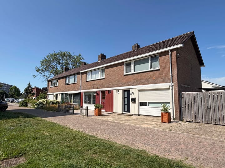 Tussenwoning te koop: Rogier vd Weijdenstr 21, Coevorden