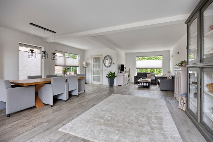 Twee-onder-één-kap te koop: Johannis Bogaardstraat 21, Nieuw-Vennep