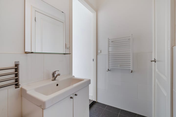 Studio te koop: Suze Robertsonstraat 83, 'S-Gravenhage