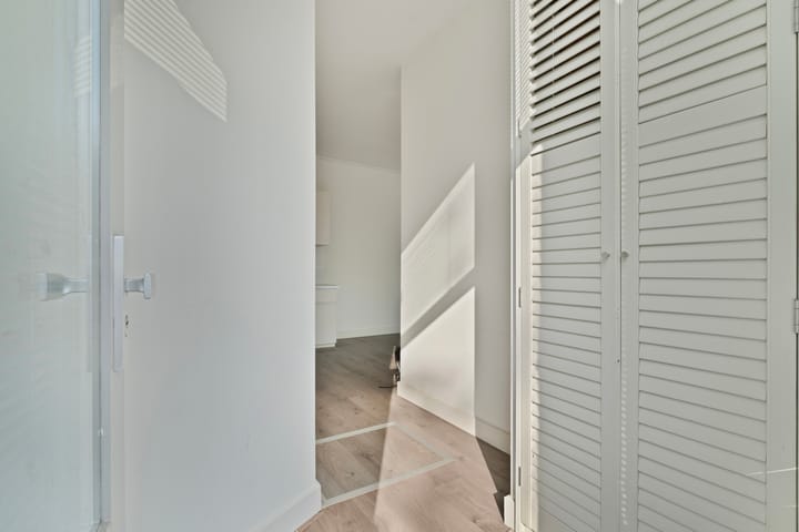 Studio te koop: Suze Robertsonstraat 83, 'S-Gravenhage