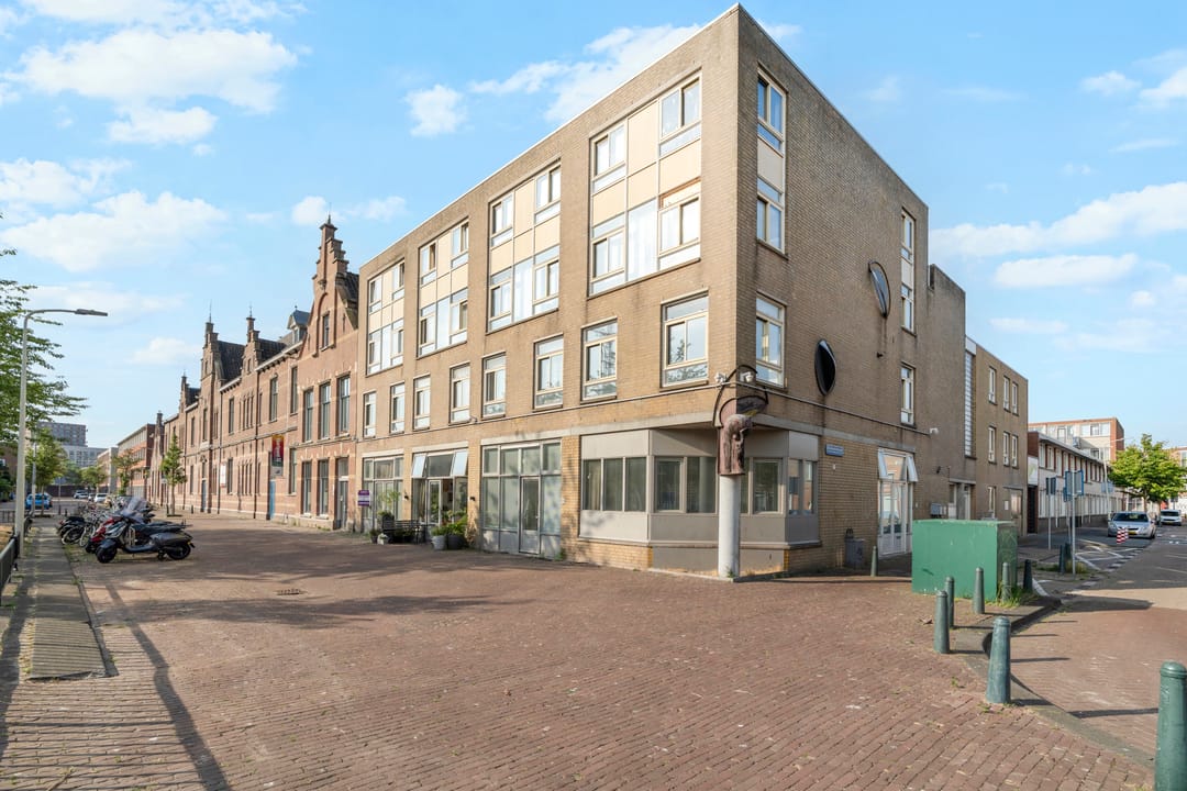 Photo 1 of Suze Robertsonstraat 83