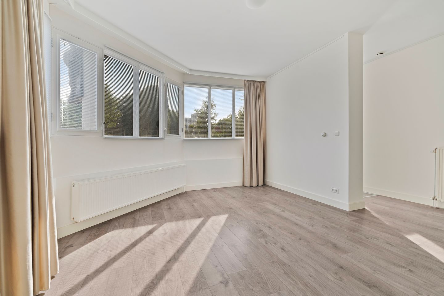 Photo 4 of Suze Robertsonstraat 83