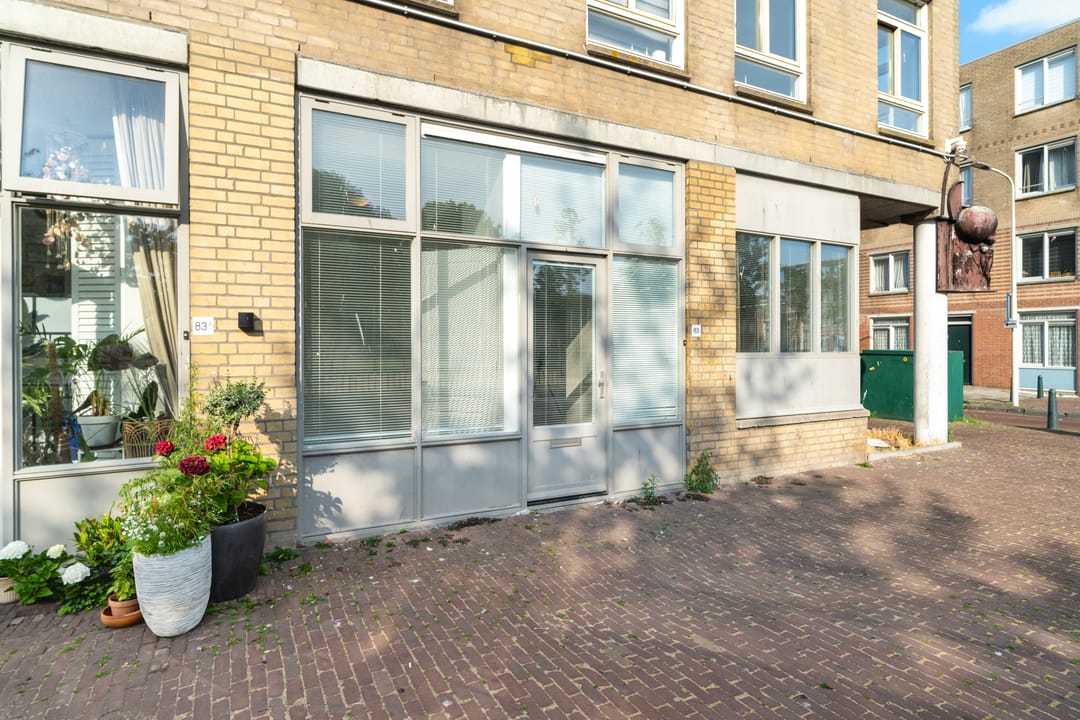 Photo 2 of Suze Robertsonstraat 83