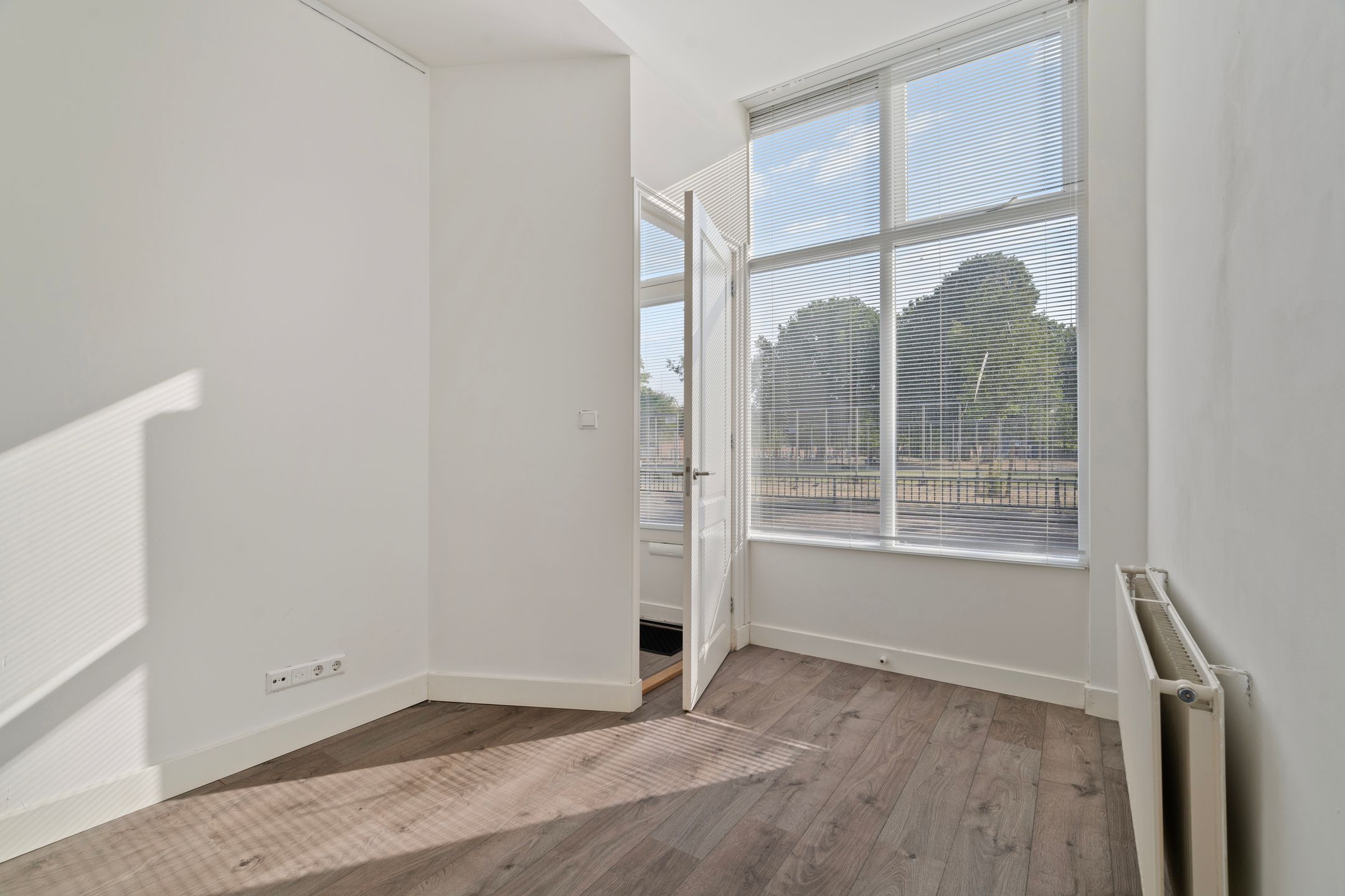 Photo 12 of Suze Robertsonstraat 83