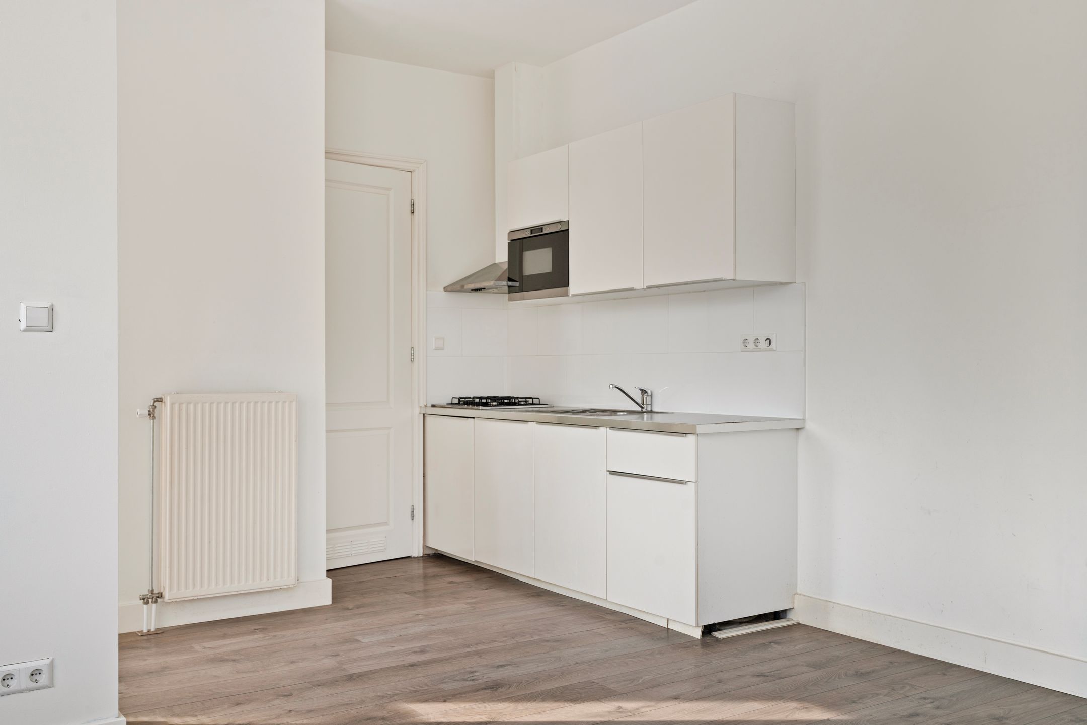 Photo 6 of Suze Robertsonstraat 83