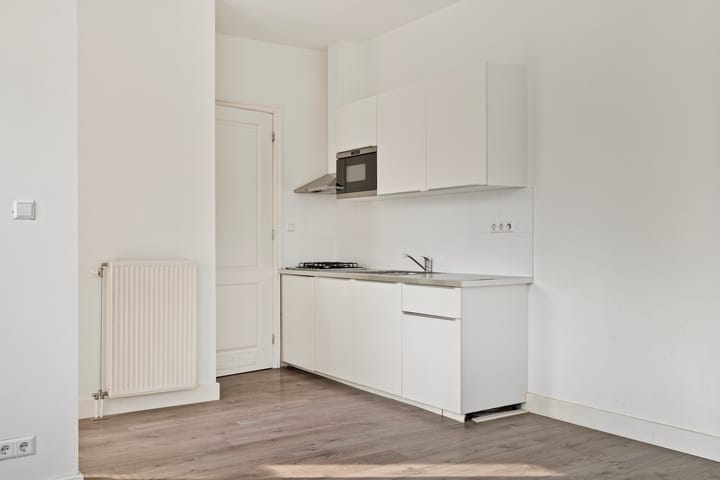Studio te koop: Suze Robertsonstraat 83, 'S-Gravenhage