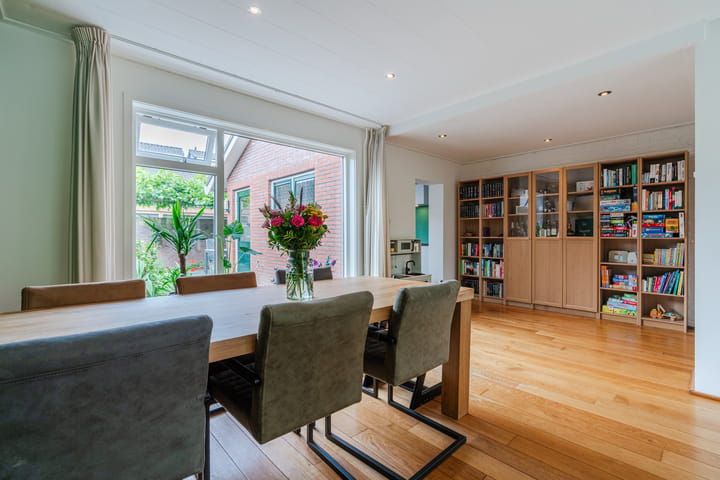 Hoekwoning te koop: Dr. Schaepmanlaan 30, Zwolle