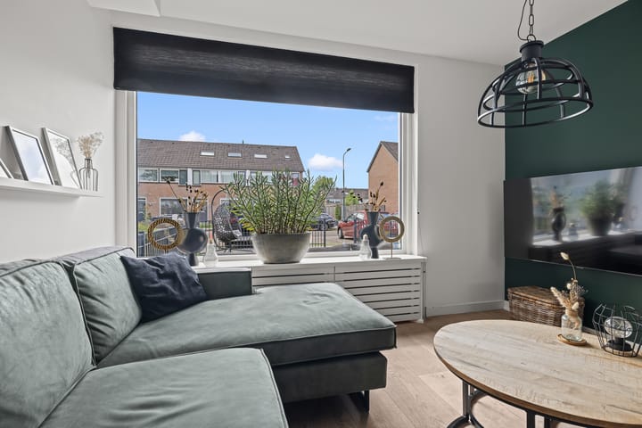 Tussenwoning te koop: Emmalaan 11, Lopik