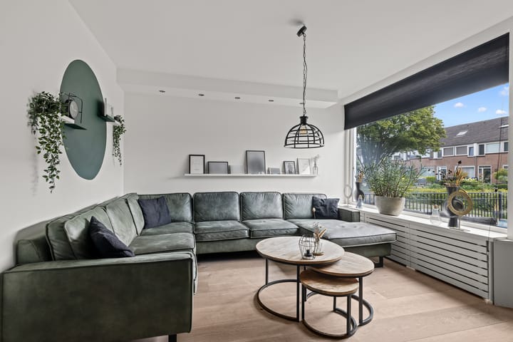 Tussenwoning te koop: Emmalaan 11, Lopik