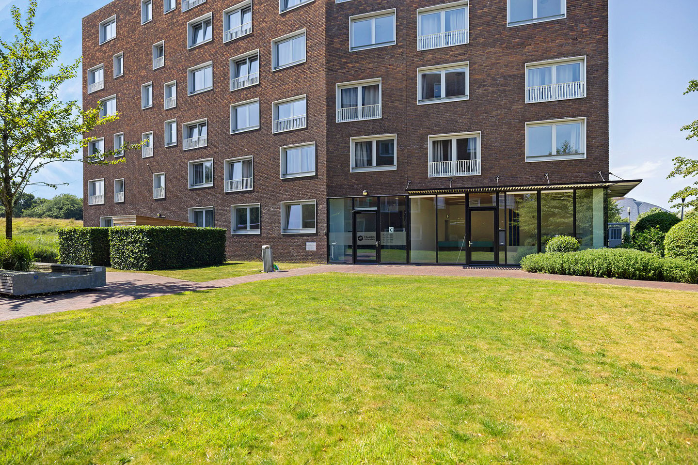 View photo 2 of Ubbo Emmiuslaan 245