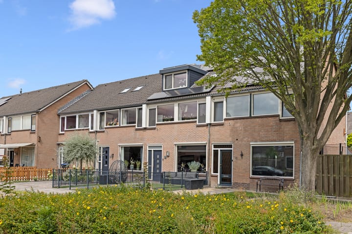 Tussenwoning te koop: Emmalaan 11, Lopik