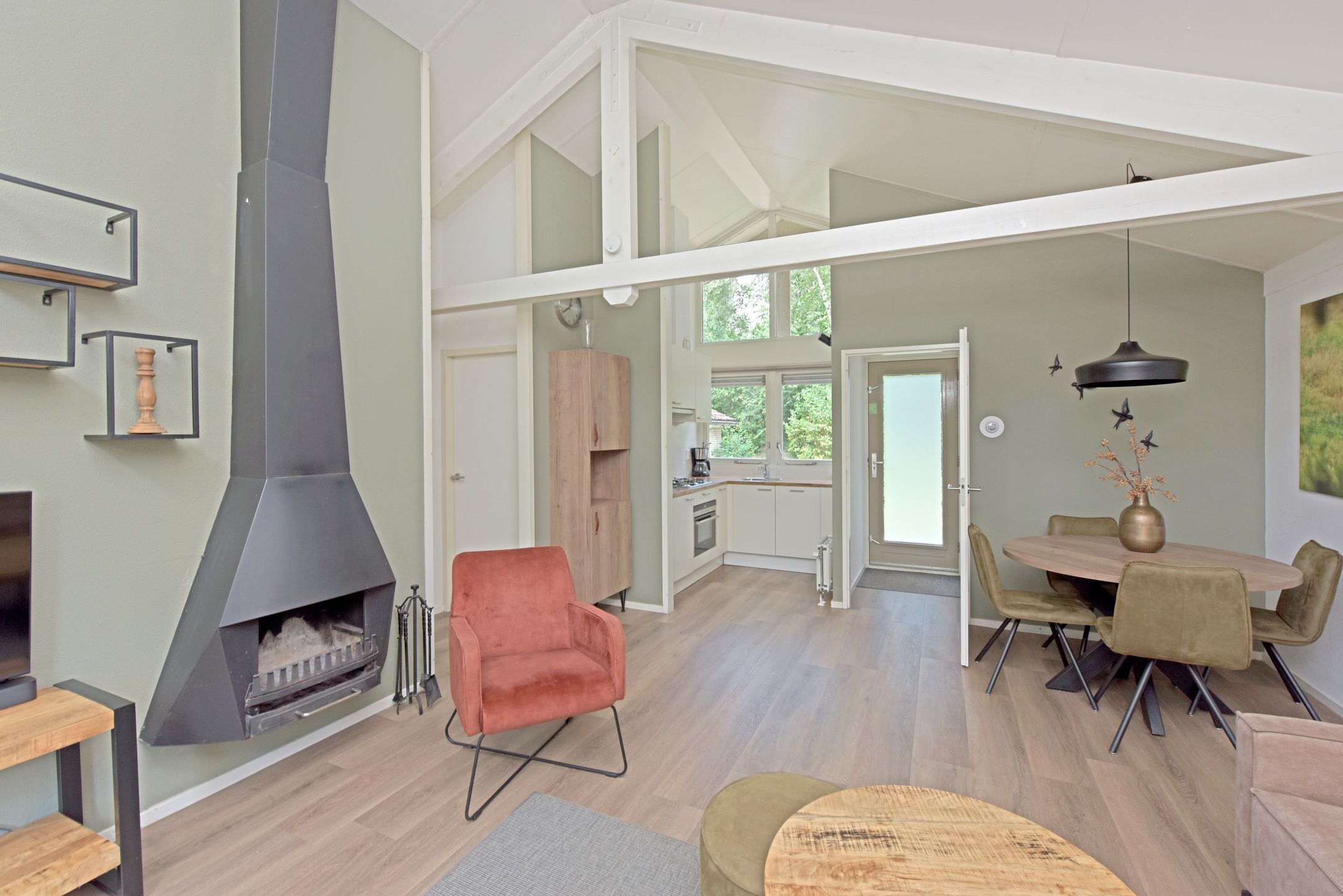 2-bedroom freehold villa in Braamt — photo 3 of 5