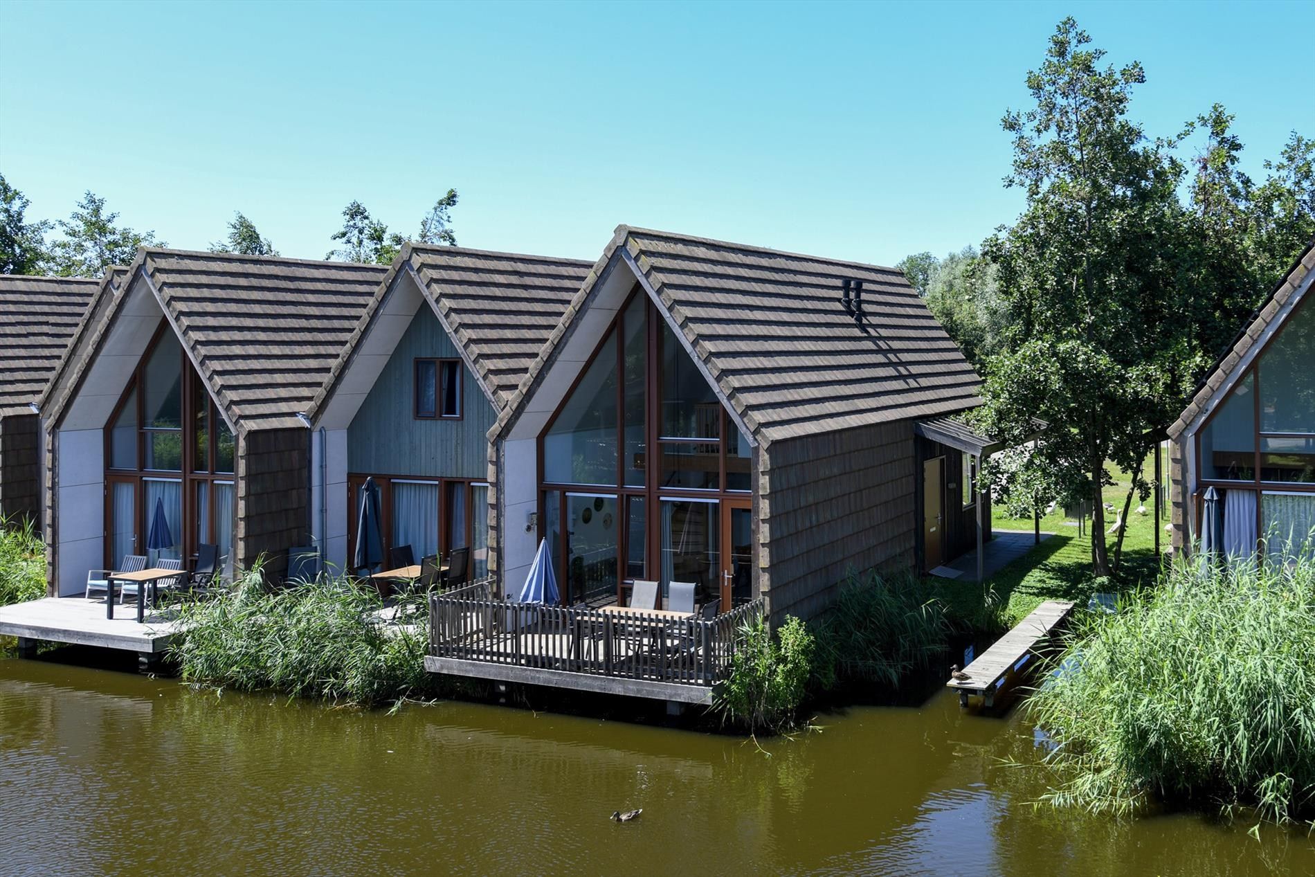 2-bedroom freehold villa in Reeuwijk — photo 1 of 5