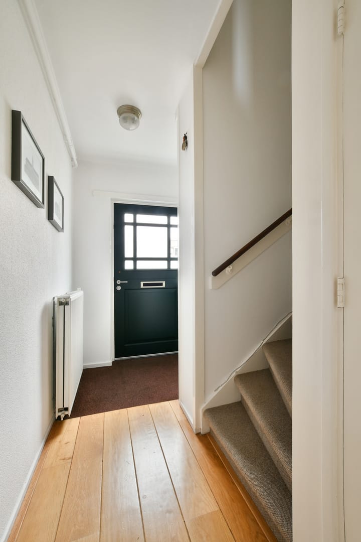 Tussenwoning te koop: Larixlaan 24, Zwanenburg