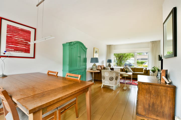 Tussenwoning te koop: Larixlaan 24, Zwanenburg